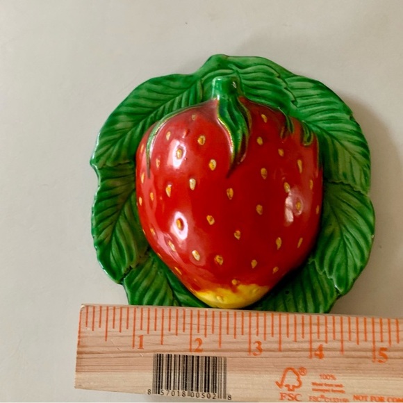 Vintage Rossetti Hand Painted Ceramic Strawberry Plaques - Picture 10 of 12